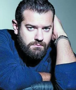 قمة الكبار.. الأهلى والزمالك يخطفان الأنظار.. اليوم