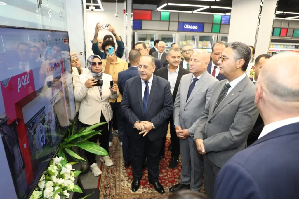 «Carry On» تدخل المنافسة: التموين تطلق علامة تجارية جديدة بخدمات تنافس القطاع الخاص ونظام مكافآت للمواطنين 3 - جريدة الجمهورية IMG 20250929 WA0014 - جريدة الجمهورية