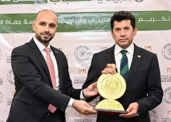 وزير الشباب والرياضة يتسلم «درع الجدارة» تقديرًا لجهوده في التنمية المستدامة 4 - جريدة الجمهورية وزير الشباب والرياضة يتسلم «درع الجدارة» تقديرًا لجهوده في التنمية المستدامة