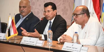 اجتماع وزير الرياضة واللجنة الأولمبية مع رؤساء الاتحادات لمناقشة الأكواد الطبية