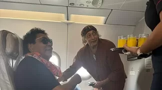 محمد منير يعود إلى القاهرة ويطمئن جمهوره: «أنا بخير»