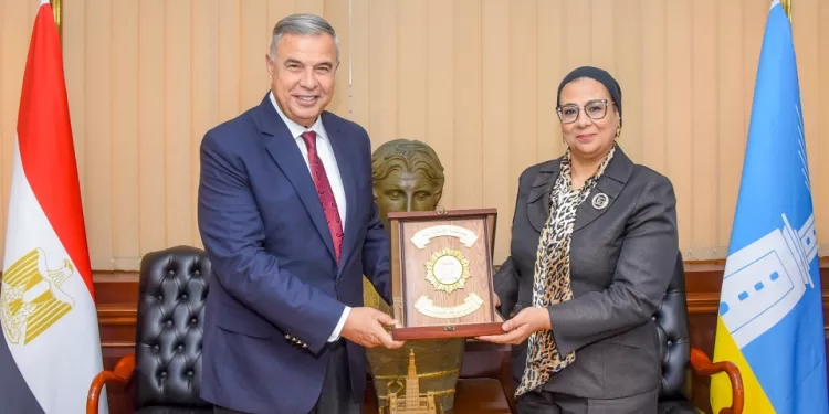 محافظ الإسكندرية: المرأة شريك رئيسي في التنمية الوطنية