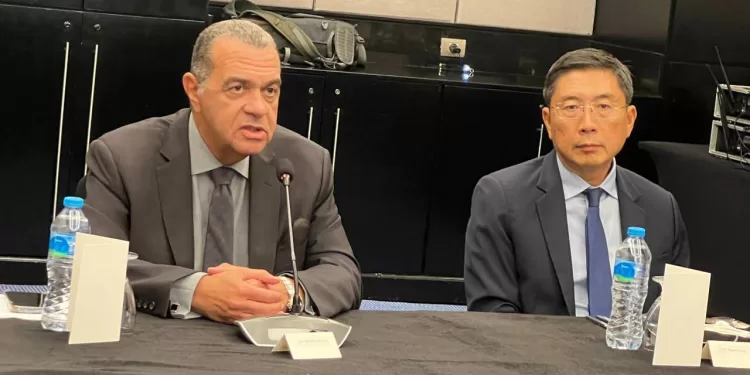 نائب وزير المالية: الحكومة تضع تعزيز الشراكة مع المستثمرين الأجانب على رأس أولوياتها