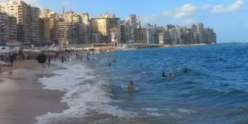 الإسكندرية: تزايد الإقبال على الشواطئ مع اقتراب انتهاء عطلة الصيف