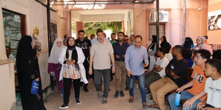 محافظ المنوفية يفاجئ مستشفى صدر شبين الكوم ويُحيل 66 من العاملين للتحقيق 1 - جريدة الجمهورية محافظ المنوفية يفاجئ مستشفى صدر شبين الكوم ويُحيل 66 من العاملين للتحقيق