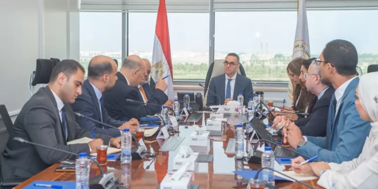 وزير الاستثمار يستعرض خطط الحكومة لجذب الاستثمار الأجنبي مع البنك الدولي 1 - جريدة الجمهورية وزير الاستثمار يستعرض خطط الحكومة لجذب الاستثمار الأجنبي مع البنك الدولي