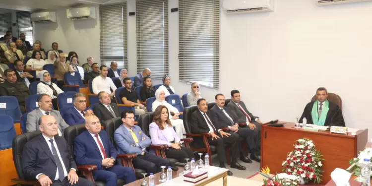 محافظ الدقهلية يشارك في مناقشة رسالة دكتوراه لمحافظ السويس في الاقتصاد