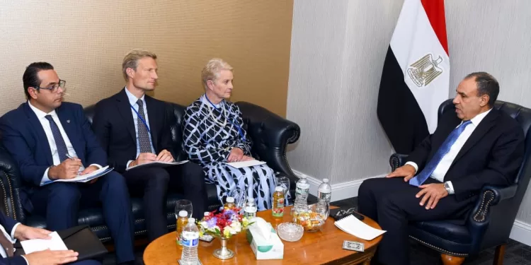 وزير الخارجية لـ«مديرة برنامج الغذاء العالمي»: يجب وقف استخدام التجويع كسلاح ضد الفلسطينيين