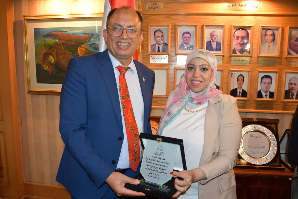 رئيس جامعة حلوان يكرّم الإعلاميين المتميزين في بداية العام الجامعي الجديد 6 - جريدة الجمهورية WhatsApp Image 2025 09 21 at 8.40.13 PM 2 - جريدة الجمهورية