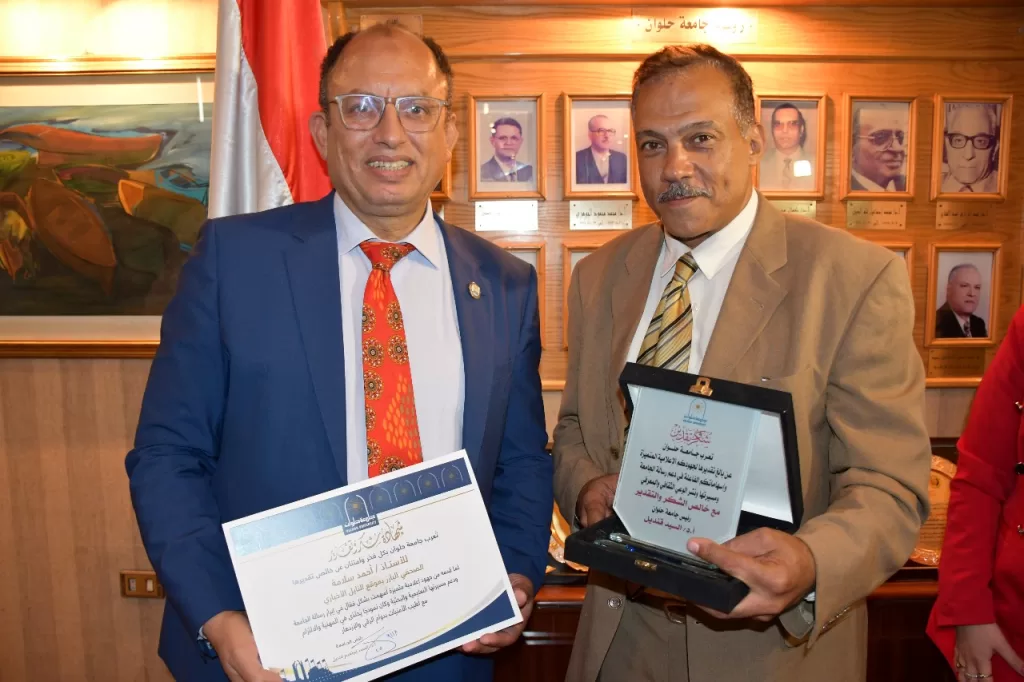 رئيس جامعة حلوان يكرّم الإعلاميين المتميزين في بداية العام الجامعي الجديد 10 - جريدة الجمهورية WhatsApp Image 2025 09 21 at 8.40.14 PM - جريدة الجمهورية