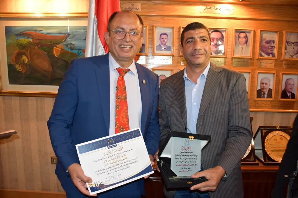 رئيس جامعة حلوان يكرّم الإعلاميين المتميزين في بداية العام الجامعي الجديد 9 - جريدة الجمهورية WhatsApp Image 2025 09 21 at 8.40.14 PM 2 - جريدة الجمهورية