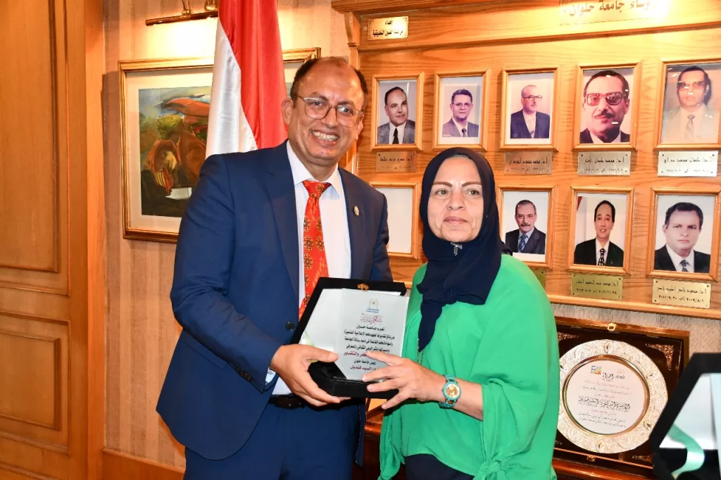 رئيس جامعة حلوان يكرّم الإعلاميين المتميزين في بداية العام الجامعي الجديد 12 - جريدة الجمهورية WhatsApp Image 2025 09 21 at 8.40.15 PM 2 - جريدة الجمهورية