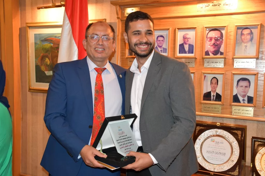 رئيس جامعة حلوان يكرّم الإعلاميين المتميزين في بداية العام الجامعي الجديد 15 - جريدة الجمهورية WhatsApp Image 2025 09 21 at 8.40.16 PM 1 - جريدة الجمهورية