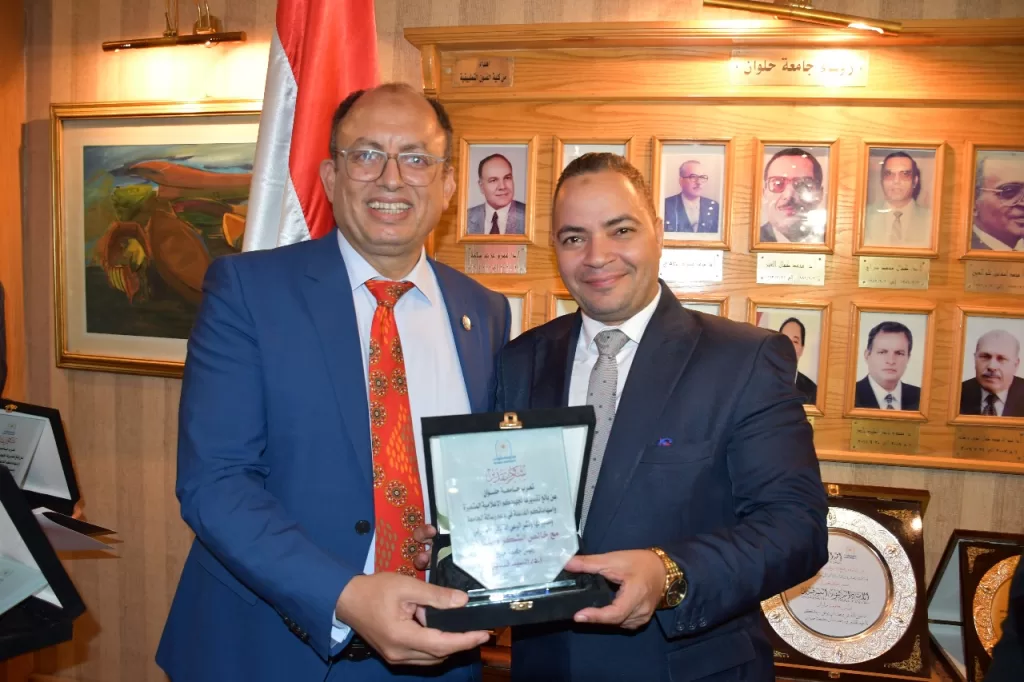 رئيس جامعة حلوان يكرّم الإعلاميين المتميزين في بداية العام الجامعي الجديد 20 - جريدة الجمهورية WhatsApp Image 2025 09 21 at 8.40.17 PM - جريدة الجمهورية