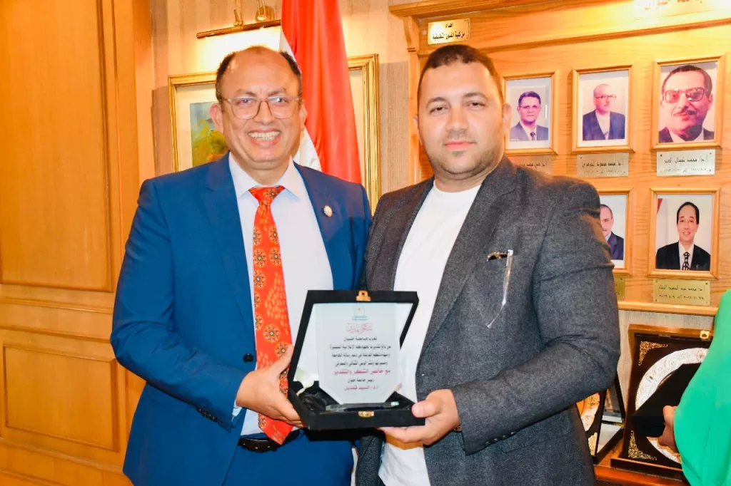 رئيس جامعة حلوان يكرّم الإعلاميين المتميزين في بداية العام الجامعي الجديد 24 - جريدة الجمهورية WhatsApp Image 2025 09 21 at 8.40.19 PM 1 - جريدة الجمهورية