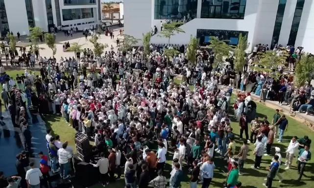 قيادات جامعة الريادة يشاركون الطلاب الاحتفال بالعام الدراسي الجديد 2 - جريدة الجمهورية WhatsApp Image 2025 09 22 at 4.21.37 PM 1 - جريدة الجمهورية