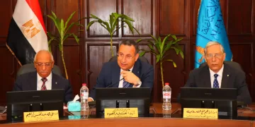 رئيس جامعة الإسكندرية يؤكد على دعم الطلاب وتنمية مهاراتهم