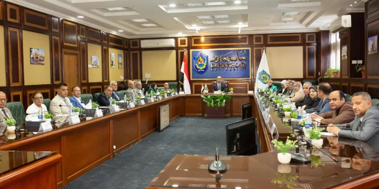 جامعة دمنهور تهنئ الرئيس السيسي بذكرى انتصارات أكتوبر.. وتُطلق مبادرة لإعادة التدوير