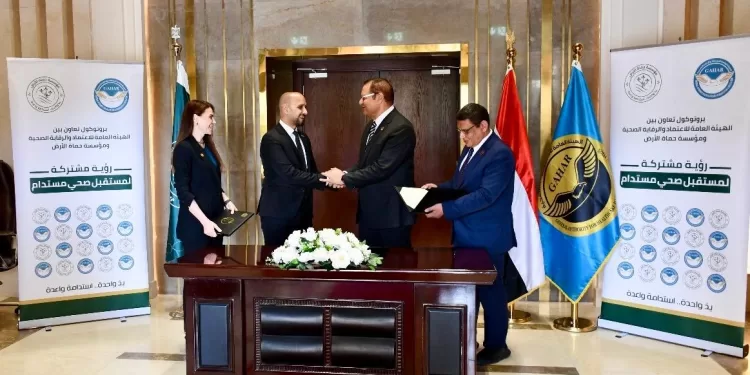 «حماة الأرض» و «الاعتماد والرقابة الصحية» يوقعان بروتوكول تعاون لاستدامة القطاع الصحي