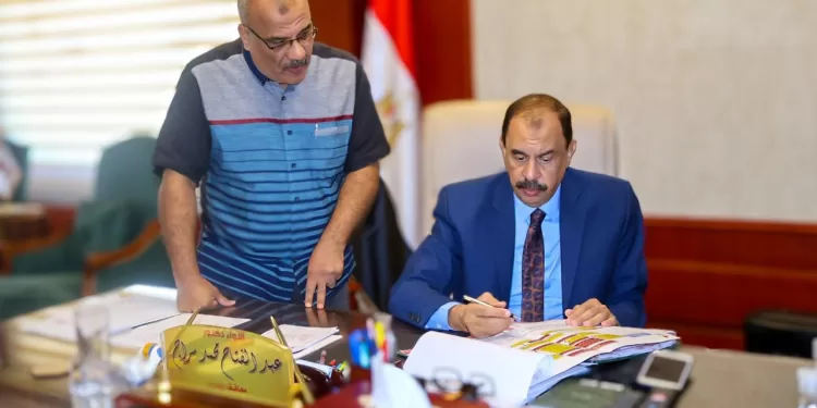 سوهاج تُعيد رسم خريطة العمل الإداري باستحداث 4 إدارات استراتيجية