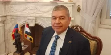 سفير فنزويلا بالقاهرة يؤكد التزام بلاده بتعزيز العلاقات السياحية والثقافية مع مصر