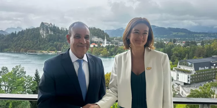 وزير الخارجية يعقد جلسة مباحثات مع نائبة رئيس الوزراء ووزيرة خارجية سلوفينيا