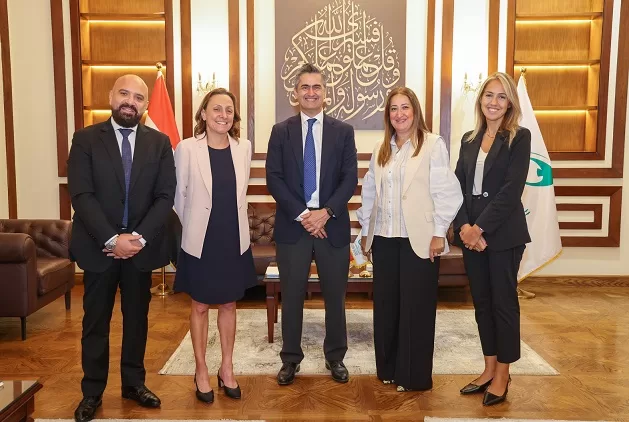 رئيس البريد المصري تبحث سبل التعاون مع الرئيس الإقليمي لـ«Visa» 2 - جريدة الجمهورية 00 1 - جريدة الجمهورية