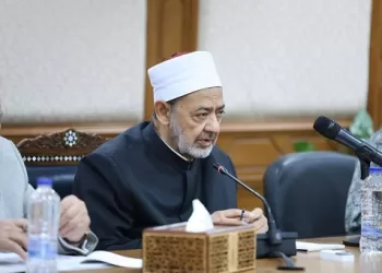 منسقة برنامج GETI 2025 تقدّم درع المعهد اللاهوتي المسكوني العالمي إلى فضيلة الإمام الأكبر 3 - جريدة الجمهورية منسقة برنامج GETI 2025 تقدّم درع المعهد اللاهوتي المسكوني العالمي إلى فضيلة الإمام الأكبر