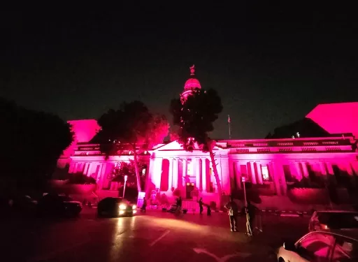 إضاءة قبة قصر العيني باللون الوردي فى اليوم العالمي للتوعية بسرطان الثدي 1 - جريدة الجمهورية إضاءة قبة قصر العيني باللون الوردي فى اليوم العالمي للتوعية بسرطان الثدي