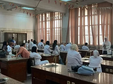 في إطار التعاون الأكاديمي.. طلاب «العلوم» و«العلاج الطبيعي» بالقاهرة الأهلية يتدربون بمعامل «قصر العيني» 2 - جريدة الجمهورية 1 105 - جريدة الجمهورية