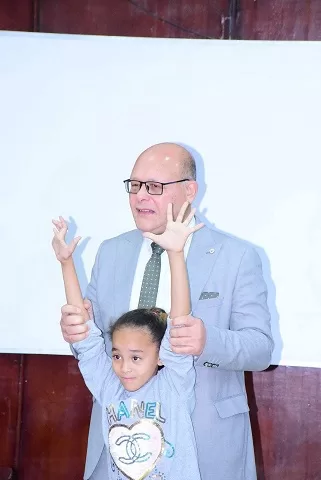 «رئيس جامعة سوهاج» يقدم نموذجًا عمليًا في التشخيص لطلاب الفرقة الخامسة بكلية الطب 2 - جريدة الجمهورية 1 112 - جريدة الجمهورية