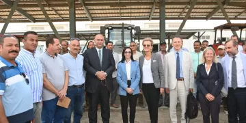 سفيرة الاتحاد الأوروبي ومحافظ البحيرة تَتَفَقَّدان المركز النموذجي للزراعة الآلية بدمنهور
