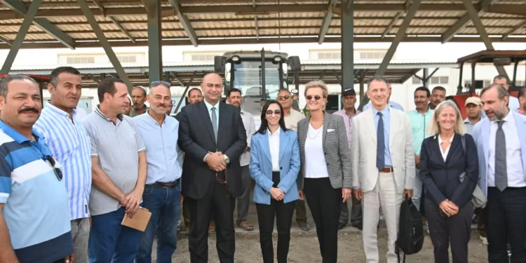 سفيرة الاتحاد الأوروبي ومحافظ البحيرة تَتَفَقَّدان المركز النموذجي للزراعة الآلية بدمنهور