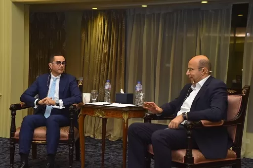 خلال مشاركته في فعاليات منظمة رواد الأعمال EO Cairo .. وزير الإستثمار يستعرض جهود الدولة في دعم الإستثمار وريادة الأعمال ودور الشراكات مع المنظمات الدولية في دفع التنمية الإقتصادية 3 - جريدة الجمهورية 10 17 - جريدة الجمهورية