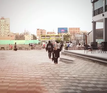 شاشات عرض كبرى بشوارع الشرقية لنقل مراسم إفتتاح المتحف الكبير 1 - جريدة الجمهورية شاشات عرض كبرى بشوارع الشرقية لنقل مراسم إفتتاح المتحف الكبير