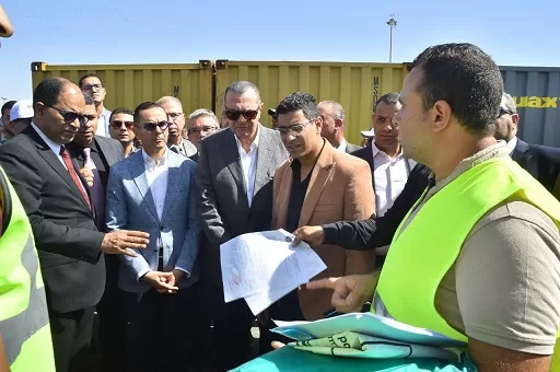 وزير الإستثمار يتفقد ميناء العين السخنة ويتابع سير العمل بمنظومة الفحص المشترك 3 - جريدة الجمهورية 105 1 - جريدة الجمهورية