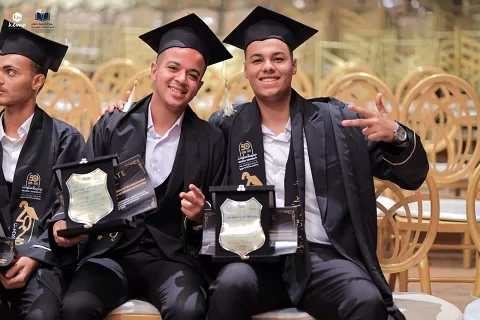 جامعة حلوان تحتفل بتخريج دفعة جديدة من «قسم التاريخ» 12 - جريدة الجمهورية 11 8 - جريدة الجمهورية