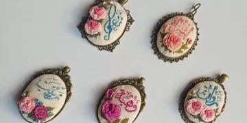 «لورين» من السياحة للتطريز .. الفن يكسب