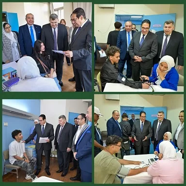 رئيس الجامعة القاهرة الأهلية يتابع سير عملية الكشف الطبي على الطلاب الجدد 3 - جريدة الجمهورية 2 42 - جريدة الجمهورية