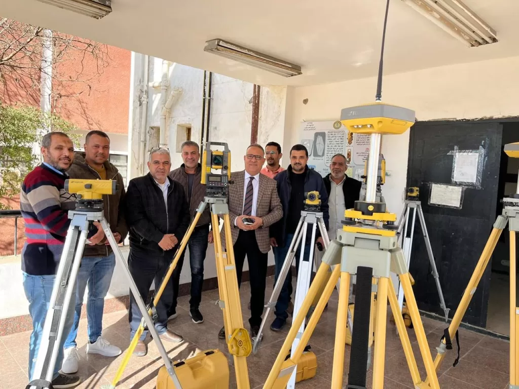 عميد هندسة الأزهر: هدفنا تخريج طالب يبدع ويفكر ويبتكر.. ونمتلك مشروعات معالجة مياه الصرف الصناعي للمصانع كثيفة الاستهلاك 3 - جريدة الجمهورية 3 41 - جريدة الجمهورية