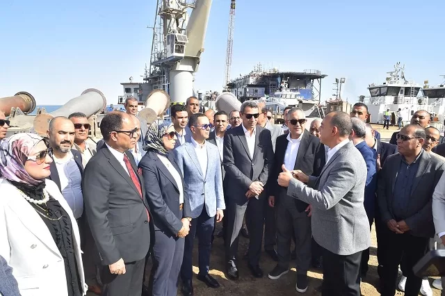 وزير الإستثمار ومحافظ السويس يتفقدان المنطقة الحرة بعتاقة والأدبية بالسويس الجديدة 2 - جريدة الجمهورية 3 8 - جريدة الجمهورية