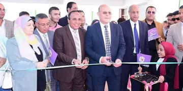 رئيس جامعة سوهاج يشارك طلاب ذوي الإعاقة أنشطتهم ويفتتح المعرض الفني لمبادرة «تمكين»