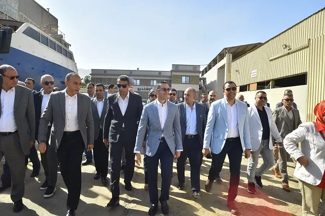وزير الإستثمار ومحافظ السويس يتفقدان المنطقة الحرة بعتاقة والأدبية بالسويس الجديدة 4 - جريدة الجمهورية 4 12 - جريدة الجمهورية