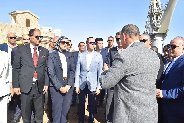وزير الإستثمار ومحافظ السويس يتفقدان المنطقة الحرة بعتاقة والأدبية بالسويس الجديدة 3 - جريدة الجمهورية 5 12 - جريدة الجمهورية