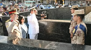 محافظ البحيرة تضع إكليل زهور على النصب التذكاري للجندي المجهول بمناسبة ذكرى أكتوبر 6 - جريدة الجمهورية 5 16 - جريدة الجمهورية