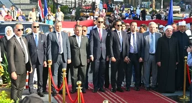 محافظ البحيرة تضع إكليل زهور على النصب التذكاري للجندي المجهول بمناسبة ذكرى أكتوبر 7 - جريدة الجمهورية 6 10 - جريدة الجمهورية