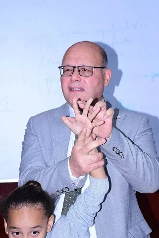 «رئيس جامعة سوهاج» يقدم نموذجًا عمليًا في التشخيص لطلاب الفرقة الخامسة بكلية الطب 7 - جريدة الجمهورية 6 31 - جريدة الجمهورية
