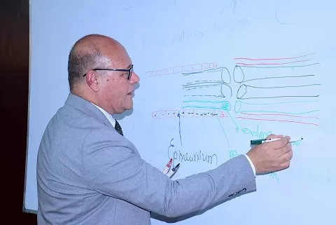 «رئيس جامعة سوهاج» يقدم نموذجًا عمليًا في التشخيص لطلاب الفرقة الخامسة بكلية الطب 9 - جريدة الجمهورية 8 28 - جريدة الجمهورية