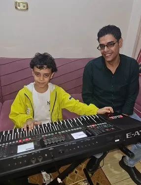 بين المنوفية والعالمية.. قصة معاذ الدليل من اكتشاف عشوائي لموهبة إلى خشبة المسرح