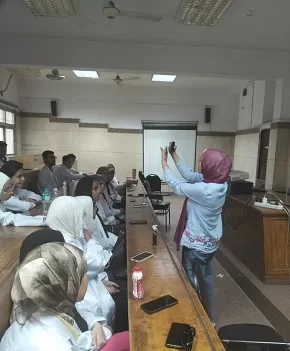 في إطار التعاون الأكاديمي.. طلاب «العلوم» و«العلاج الطبيعي» بالقاهرة الأهلية يتدربون بمعامل «قصر العيني» 9 - جريدة الجمهورية 9 21 - جريدة الجمهورية